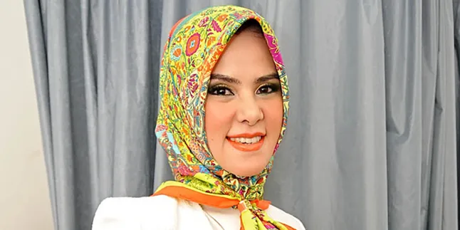 Malam Tahun Baru, Angel Lelga Blusukan Temui Simpatisan Malam Tahun Baru, Angel Lelga Blusukan Temui Simpatisan