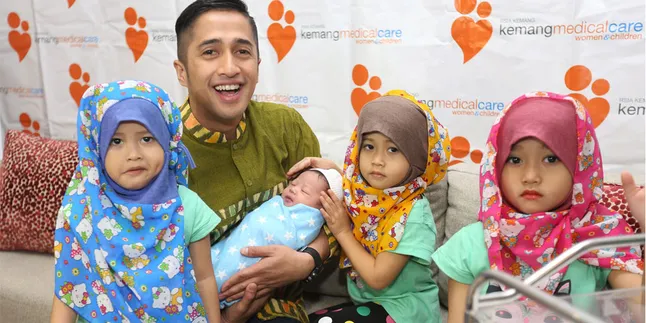 Malam Takbiran, Irfan Hakim Umumkan Nama Bayi Malam Takbiran, Irfan Hakim Umumkan Nama Bayi