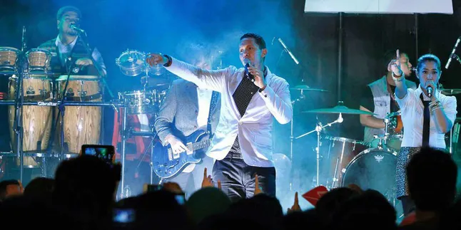 Maliq and D Essentials, Hangat di Collaboration Laboratory