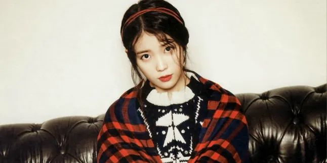 Malu-Malu, IU Menyanyi Saat Kumpul Dinner Bintang 'Moon Lovers' Malu-Malu, IU Menyanyi Saat Kumpul Dinner Bintang 'Moon Lovers'