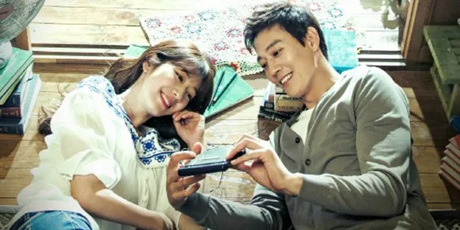 Malu, Park Shin Hye Sembunyi di Balik Punggung Kim Rae Won Malu, Park Shin Hye Sembunyi di Balik Punggung Kim Rae Won