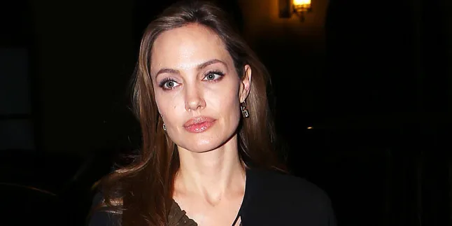 Malunya... Gaun Angelina Jolie Diinjak Bodyguard