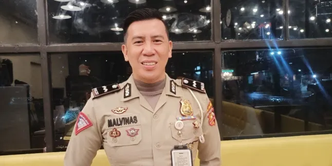 Malvinas Bharaduta, Sosok Polisi Ganteng yang Viral Karena Konten Masak di TikTok