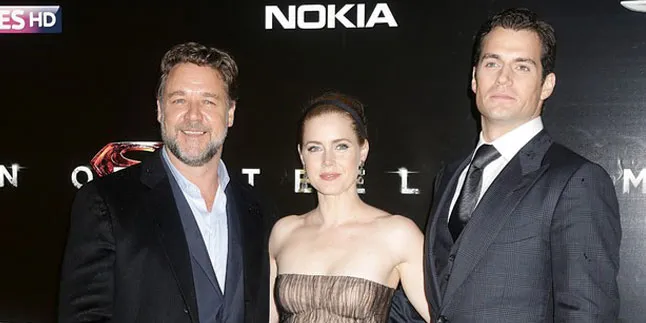 'MAN OF STEEL' Mengeksplorasi Superman Secara Mendalam