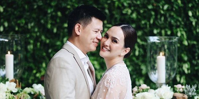 Bathing Together, Shandy Aulia and David Herbowo Show Super Intimate Pose