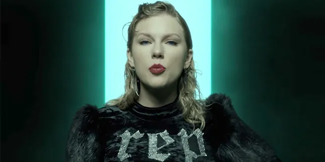 Mandi Dalam Bathtub Penuh Berlian, Berapa Total Harga Perhiasan Taylor Swift? Mandi Dalam Bathtub Penuh Berlian, Berapa Total Harga Perhiasan Taylor Swift?