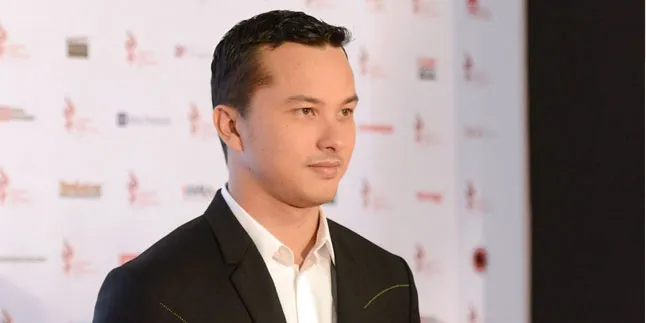 Mandi di Sungai, Nicholas Saputra Bikin Wanita Berteriak Manja