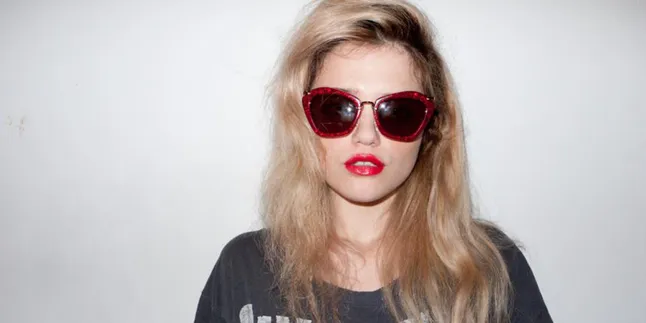 Manggung Bareng Miley Cyrus, Sky Ferreira Kena Getahnya