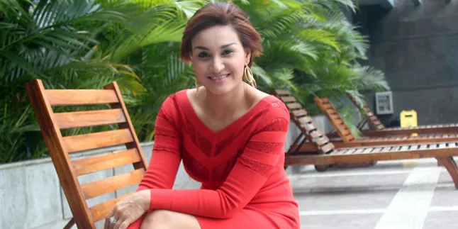 Manggung, Tali Bra Rita Hasan Ditarik Sampai Putus