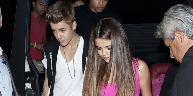 Manis! Intip Momen Lawas Saat Justin Bieber & Selena Gomez Mesra