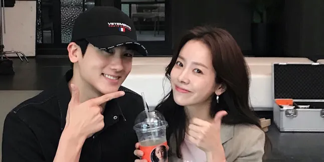 Manisnya Park Hyung Sik Datang ke Lokasi Syuting Drama Han Ji Min Manisnya Park Hyung Sik Datang ke Lokasi Syuting Drama Han Ji Min