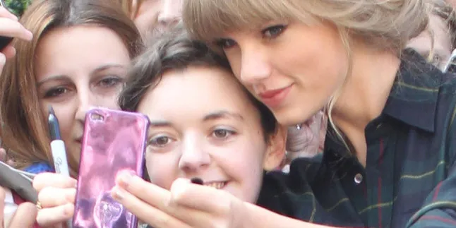 Manisnya, Taylor Swift Beri Kejutan Untuk Penggemarnya Manisnya, Taylor Swift Beri Kejutan Untuk Penggemarnya