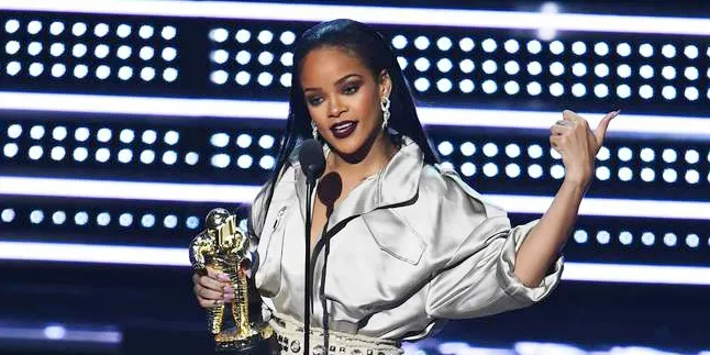 Mantan Dancer Menghilang, Rihanna Panik & Tulis Pesan di IG
