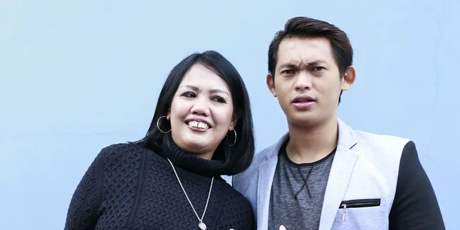 Mantan Elly Sugigi Kepergok Jalan Bareng Irma Dharmawangsa, Belikan Tas Harga 50 Juta