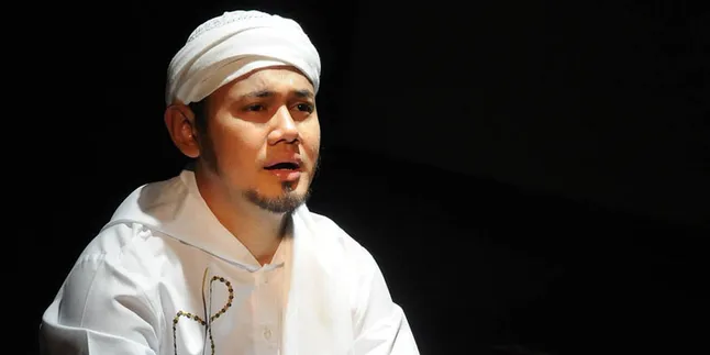 Mantan Pasien Sebut Keluarga Guntur Bumi Penipu Mantan Pasien Sebut Keluarga Guntur Bumi Penipu