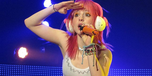 Mantan Personel Paramore Menyesal Serang Hayley Williams