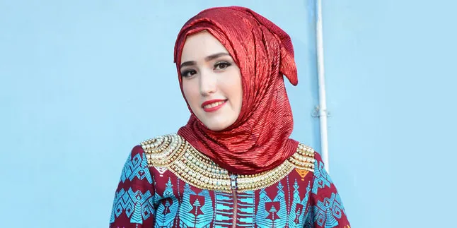 Mantap Berhijab, Adelia Istri Pasha Temukan Hidayah