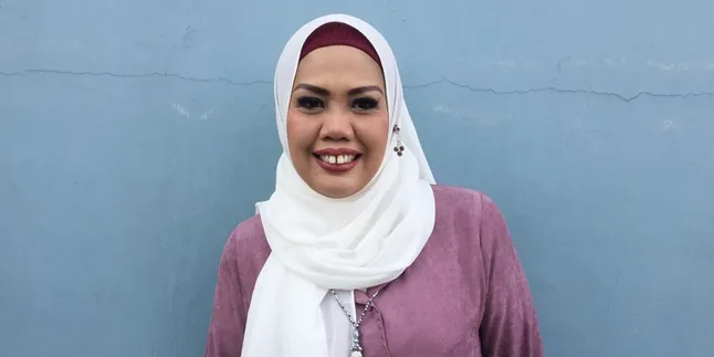 Mantap Berhijab, Elly Sugigi: Apa Berondong Masih Mau Dekati Saya? Mantap Berhijab, Elly Sugigi: Apa Berondong Masih Mau Dekati Saya?