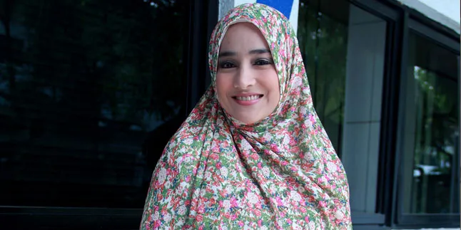 Mantap Berhijab, Ini Perjalanan Spiritual Cindy Fatika Sari Mantap Berhijab, Ini Perjalanan Spiritual Cindy Fatika Sari