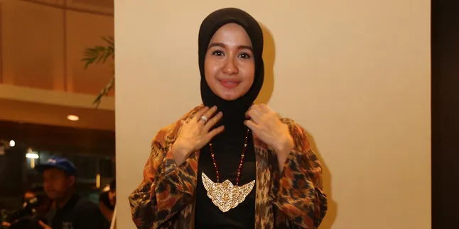 Mantap Pakai Hijab, Ramadhan Bella Tak Mau Keluar Rumah? Mantap Pakai Hijab, Ramadhan Bella Tak Mau Keluar Rumah?