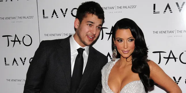 Marah, Rob Kardashian 'Tendang' Kim Kardashian Dari Twitternya Marah, Rob Kardashian 'Tendang' Kim Kardashian Dari Twitternya