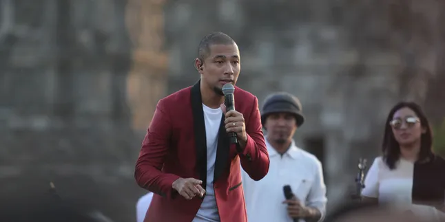 Marcell Siahaan Biasakan Putra Kecilnya Tampil di Depan Publik Marcell Siahaan Biasakan Putra Kecilnya Tampil di Depan Publik