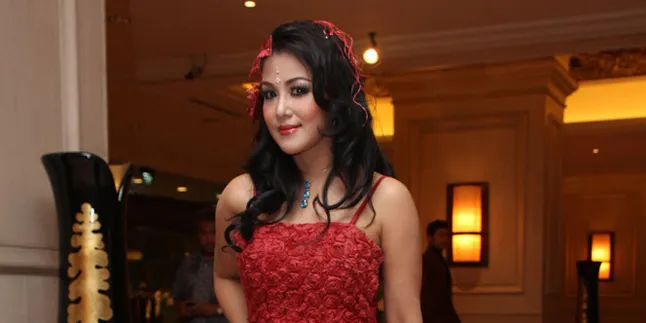 Maria Eva Angkat Bicara Soal Nikah Siri Dengan Pejabat Sulsel Maria Eva Angkat Bicara Soal Nikah Siri Dengan Pejabat Sulsel