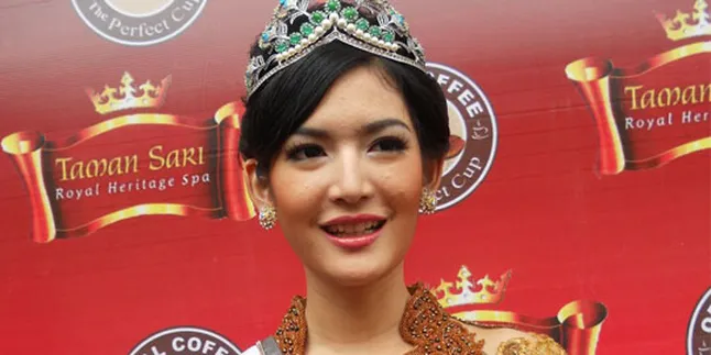 Maria Selena Bantu Anak-Anak Nevada