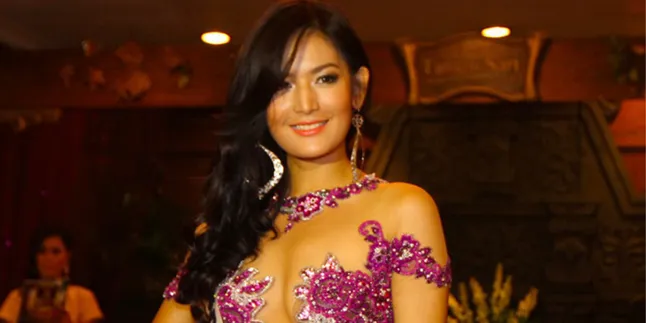 Maria Selena dalam Sesi Interview Miss Universe 2012