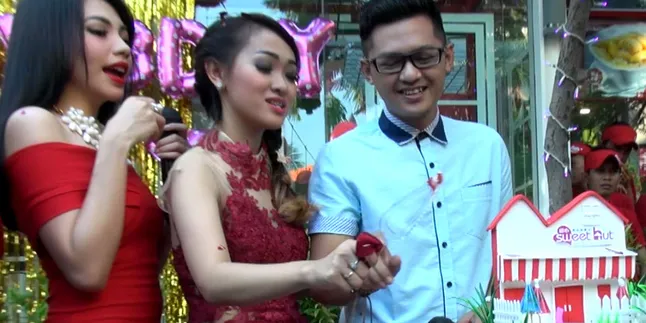 Mario Kacang Tembak Felly Chibi Dengan Sebuah Lagu