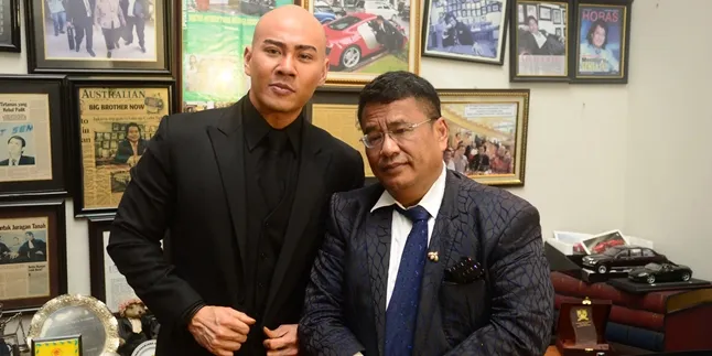 Mario Teguh Harusnya Buktikan Dahulu Soal Pelemparan Setrika?