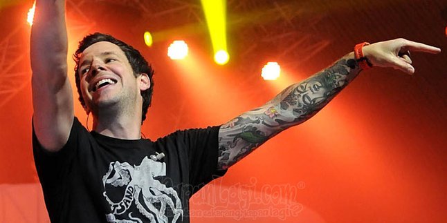 Mark Hoppus - Alex Gaskarth, Dalang Lagu Baru Simple Plan