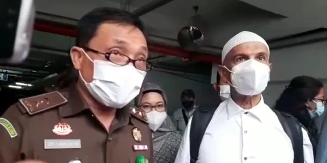 Mark Sungkar Resmi Jadi Tahanan Kota, Zaskia dan Shireen Jadi Penjamin Mark Sungkar Resmi Jadi Tahanan Kota, Zaskia dan Shireen Jadi Penjamin