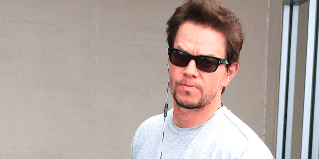 Mark Wahlberg Dirumorkan Akan Jadi 'SIX MILLION DOLLAR MAN'