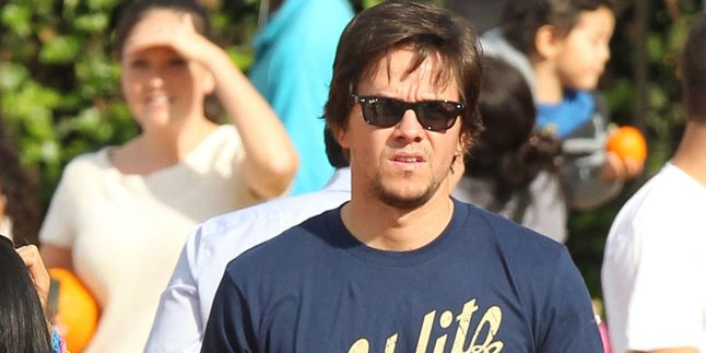 Mark Wahlberg Ingin Pukuli Harry Styles