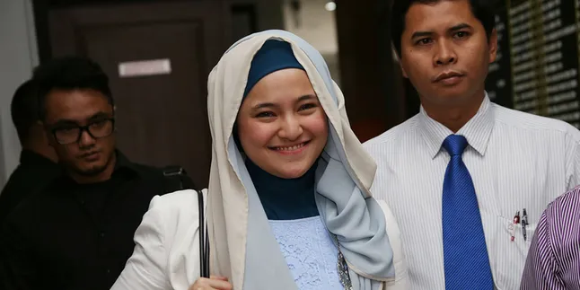 Marshanda Dipasung di Rumah Sakit Oleh Ibunya