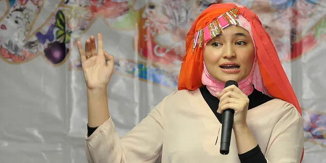 Marshanda Dijadikan 'Mesin ATM Berjalan' Oleh Ibunya Marshanda Dijadikan 'Mesin ATM Berjalan' Oleh Ibunya