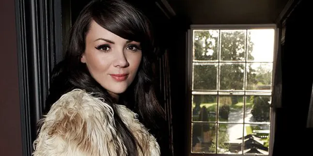Martine McCutcheon Sindir Penampilan Miley Cyrus dan Rihanna