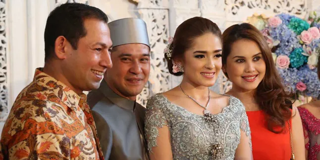 Mas Kawin Abi Yapto - Yasmine Wildblood Cincin Berlian Mas Kawin Abi Yapto - Yasmine Wildblood Cincin Berlian