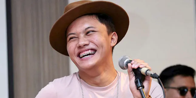 Masa Kecil Rizky Febian, Penuh Tanya dan Tangis Pada Ayahnya Masa Kecil Rizky Febian, Penuh Tanya dan Tangis Pada Ayahnya