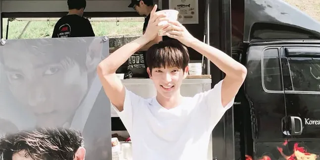 Masih Akrab Banget, IU Kirimi Kejutan ke Lokasi Syuting Lee Jun Ki