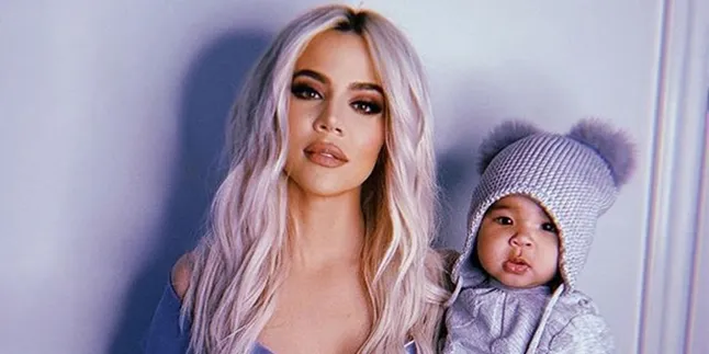 Masih Bayi, Lucunya True Thompson Putri Khloe Kardashian Main Alat Make-up