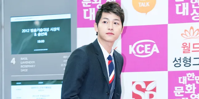 Masih Belum Bisa Syuting, Song Joong Ki Fokus Sembuhkan Cedera Masih Belum Bisa Syuting, Song Joong Ki Fokus Sembuhkan Cedera