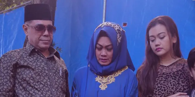 Masih Berat Lepas Kepergian Jupe, Sang Ibunda Nangis Saat Nyekar Masih Berat Lepas Kepergian Jupe, Sang Ibunda Nangis Saat Nyekar
