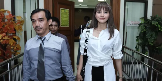 Masih Berposes, Sidang Cerai Kirana Larasati Belum Diputuskan