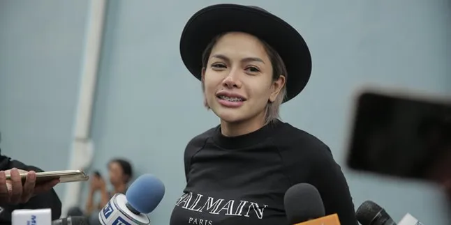 Masih Bingung, Nikita Mirzani Menyayangkan Keputusan Tiga Setia Gara Masih Bingung, Nikita Mirzani Menyayangkan Keputusan Tiga Setia Gara