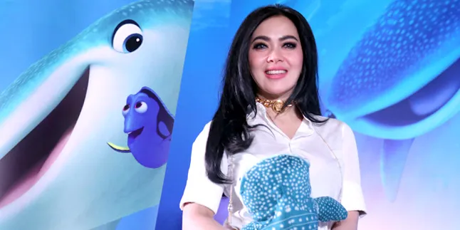 Masih Full Make Up, Syahrini Langsung 'Menghempas Lemak Manja' Masih Full Make Up, Syahrini Langsung 'Menghempas Lemak Manja'