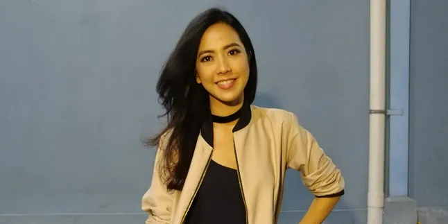 Masih Jalan Bareng Delon Walau Jalani Proses Cerai, Ini Alasan Yeslin Wang
