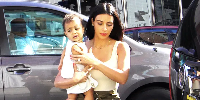 Masih Kecil, North West Sudah Berani Berdandan Rebel Masih Kecil, North West Sudah Berani Berdandan Rebel