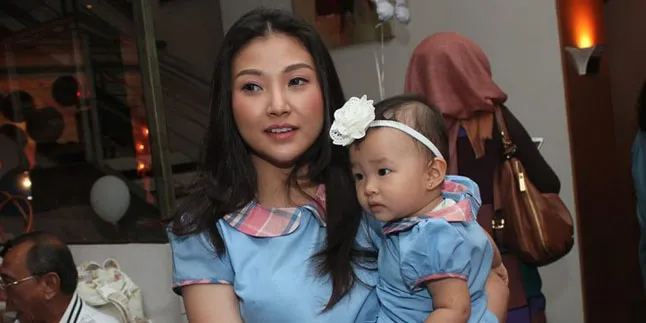 Masih Pakai Daster, Sarwendah Bangun Subuh Demi Masak Buat Ruben Masih Pakai Daster, Sarwendah Bangun Subuh Demi Masak Buat Ruben